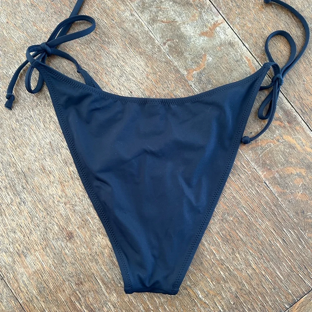 SKIMS Signature Swim Dipped Tie Bottom - Picture 4 of 4